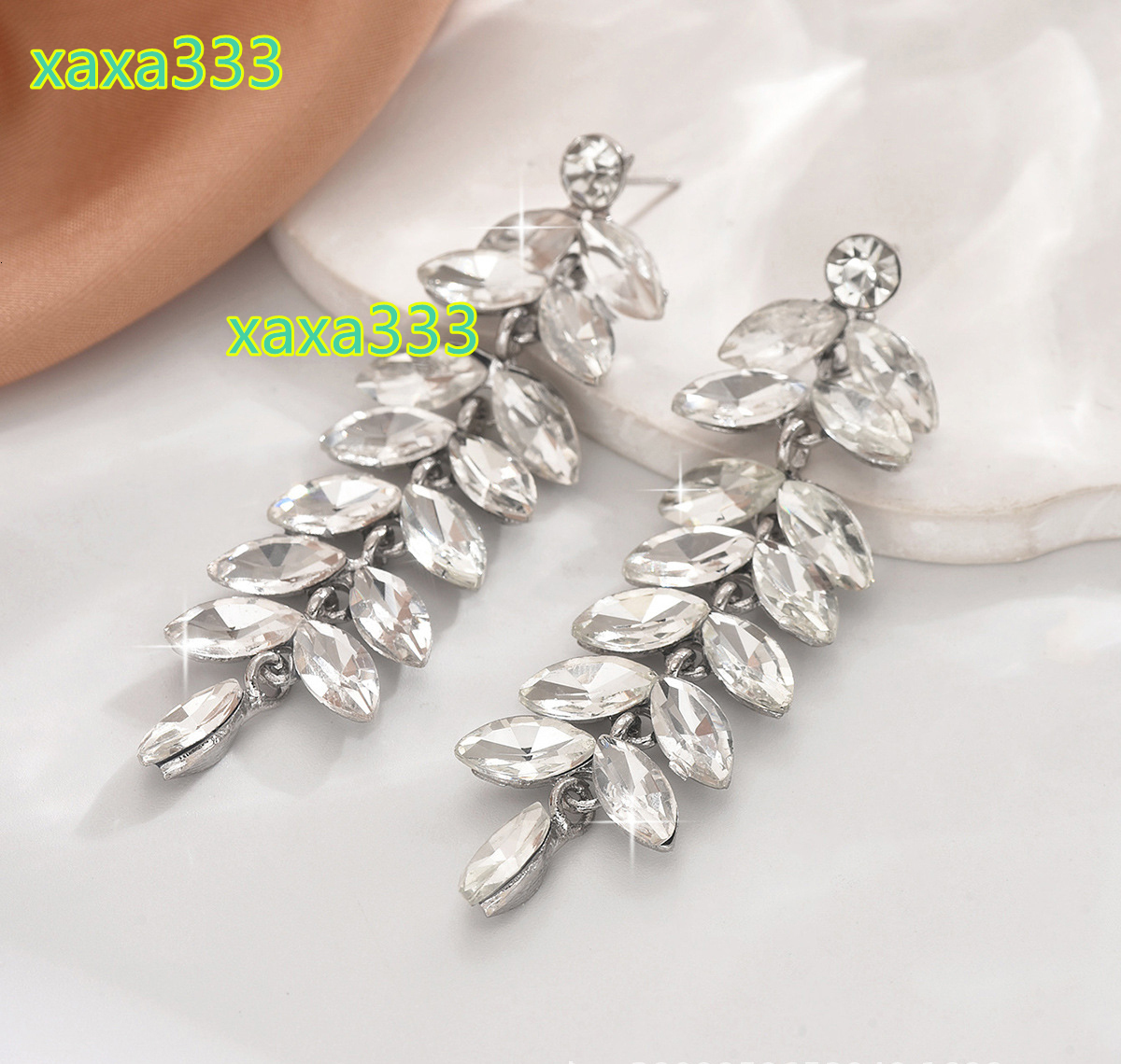 European American Summer Trendy Fashion Dangle Earrings Luxurious Wedding Performance Shiny Alloy Crystal New Host Collection