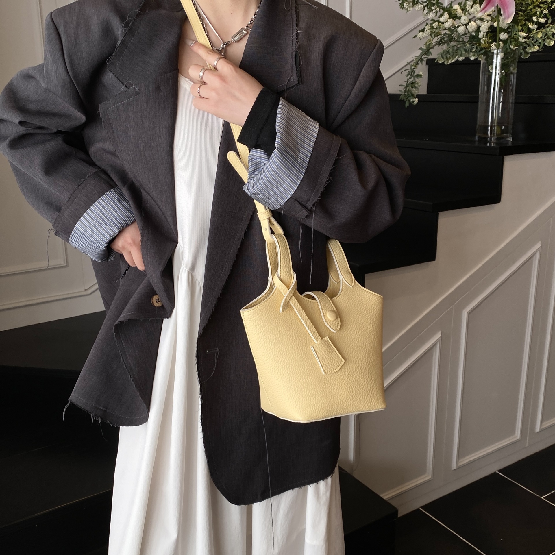 designer Handheld Vegetable Basket Bag for Women 2025 New Simple Niche Single Shoulder Crossbody Casual Soft Leather Versatile Bucket Bag