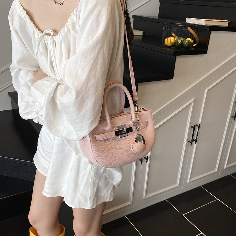 designer Foreign Trade Trend Handheld Small Bag for Women 2025 New Fashion Versatile Shoulder Bag Niche High-Quality Texture Crossbody Bag