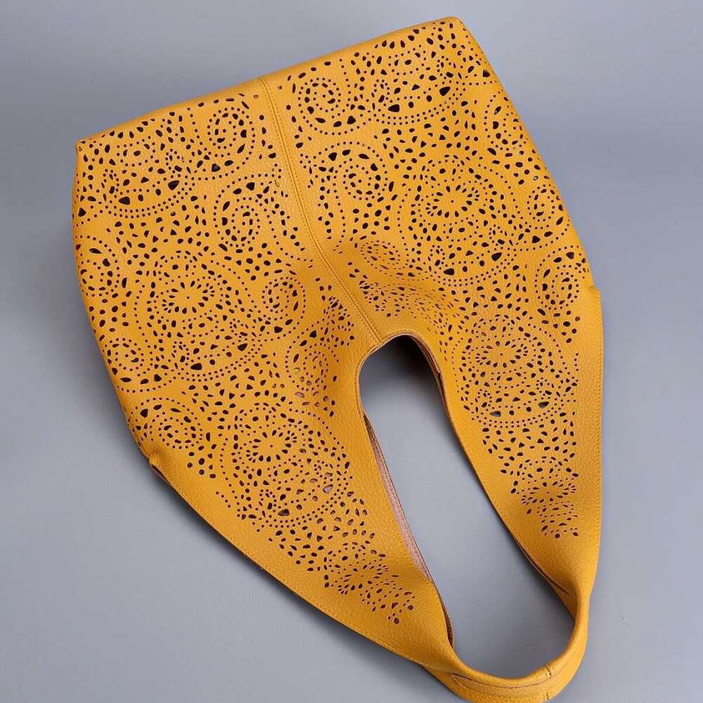 2025 Hollow Out Niche High-End Handbag Women Soft PU Fashion Trendy Bag For Travel