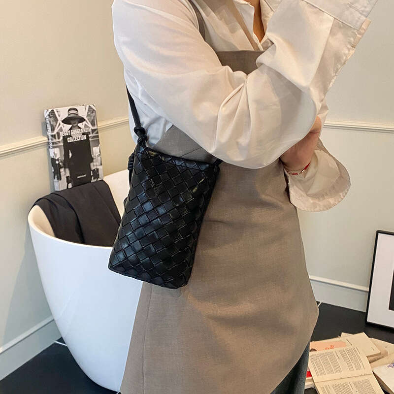 Korean Style Trendy Woven Pattern Phone for Women 2025 Spring Summer Fashion Versatile Mini High-end Shoulder Crossbody Bag