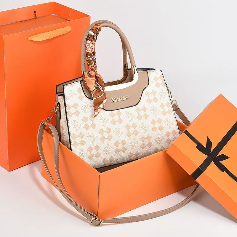 Free Shipping 2025 New Designer Bag Chinese Embroidery Large Capacity Shoulder Bag Luxury Wallet Elegant Women's Handbag