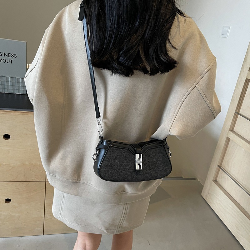 designer High-end Niche Design Bag for Women 2025 New Autumn Versatile Fashion Single Shoulder Underarm Bag Popular Baguette Bag