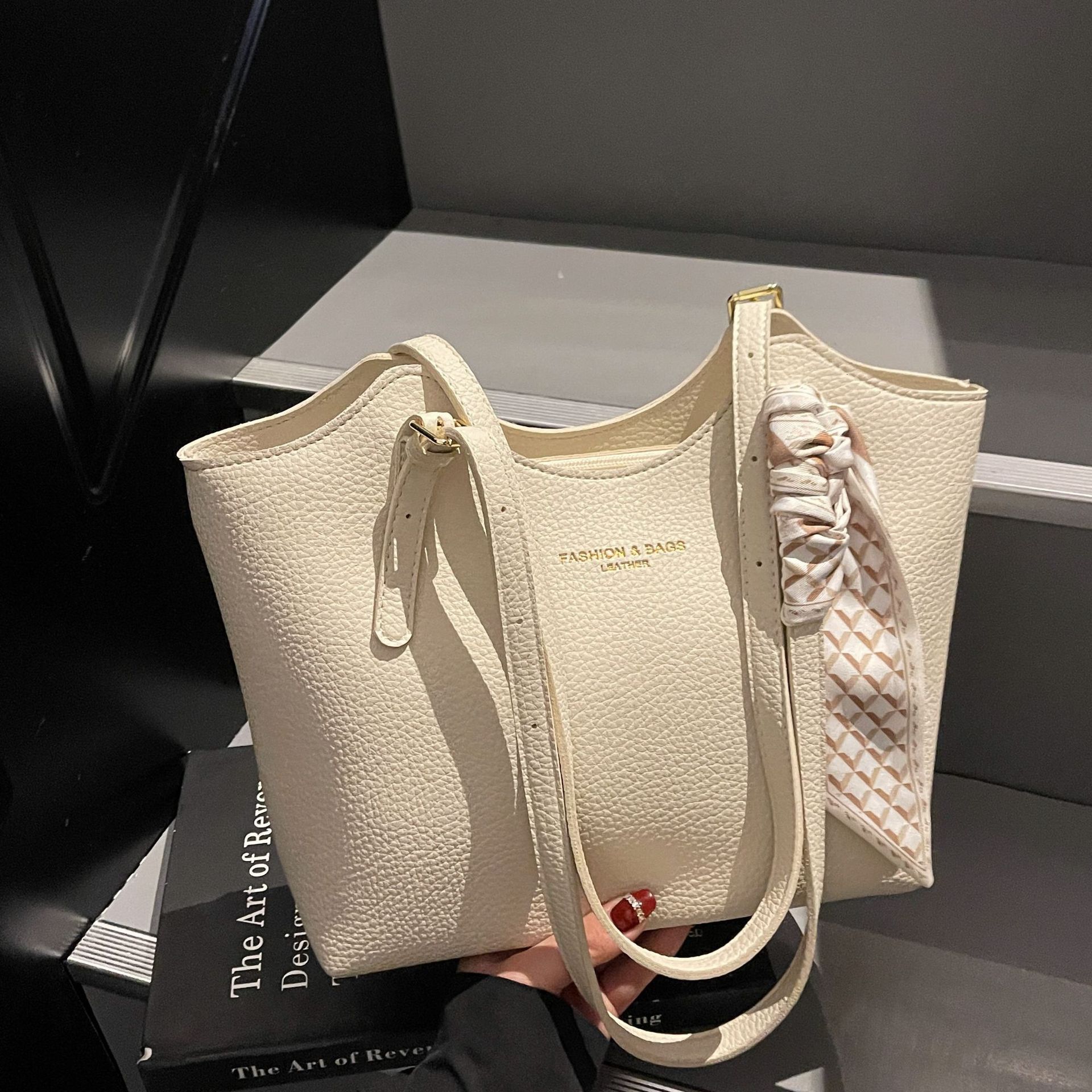 designer Large Capacity Vintage Underarm Bag for Women 2025 New Trendy Fashion Single Shoulder Bag Casual Class Commuter Tot