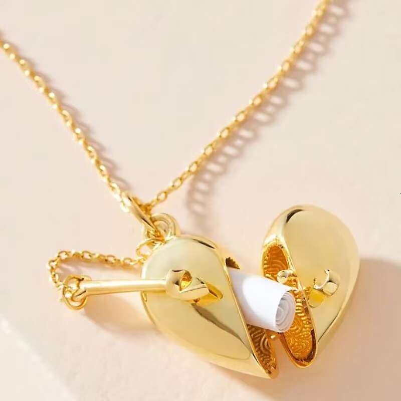 2024 14k Gold Plated Qiu Bite Arrow Heart Envelope Cuban Link Heart Necklace for Woman