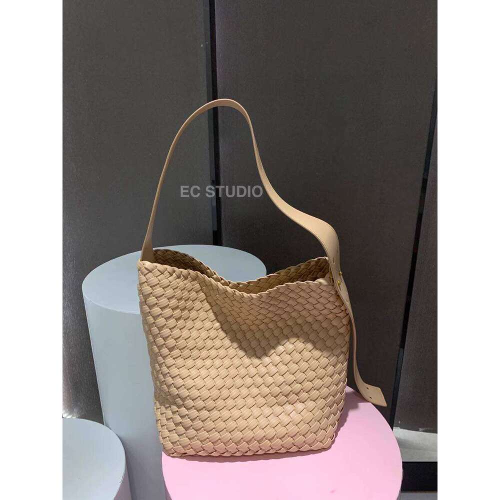 Summer New Women s Casual Woven Basket Shoulder Large Capacity Bucket Bag