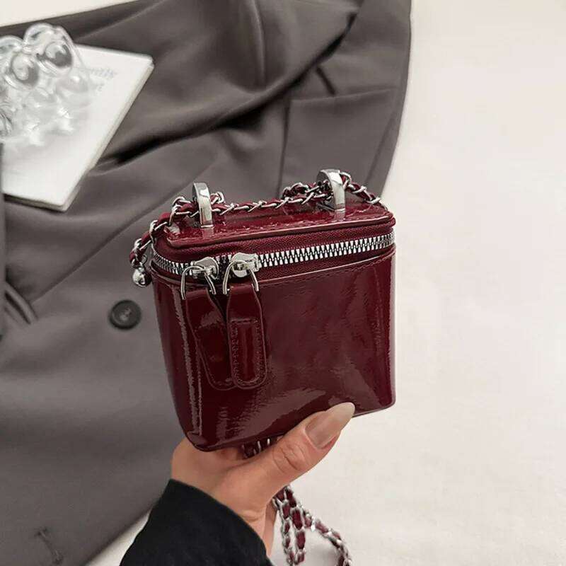 Hand-Held Small Square Women's Versatile Temperament Forest Fashion Light Personality Design Single Shoulder Messenger Bag