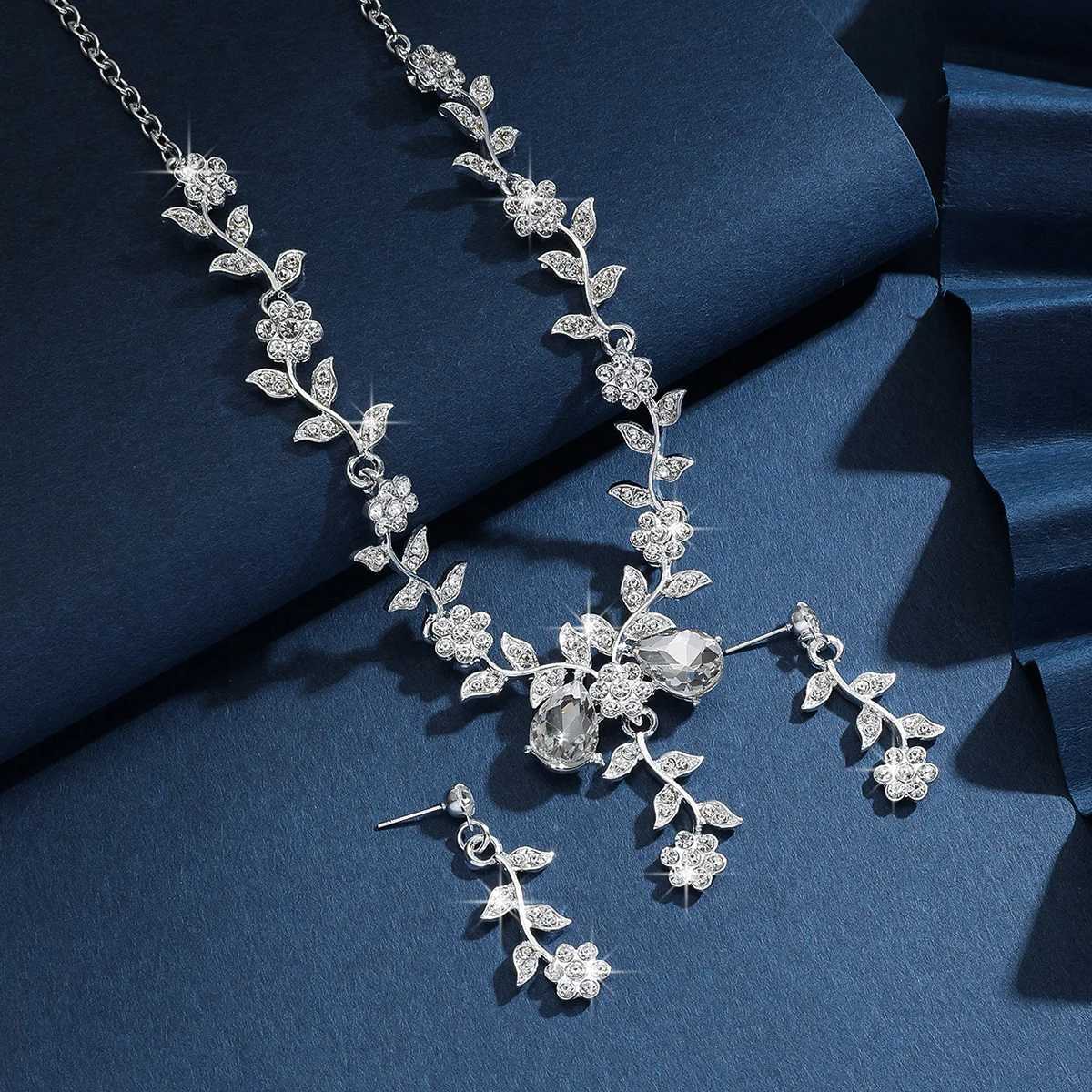 3PC Womens Fashion Trend Small Flower Water Drop Necklace Earrings Jewelry Set Wedding Banquet Party Festival Gift Z250607
