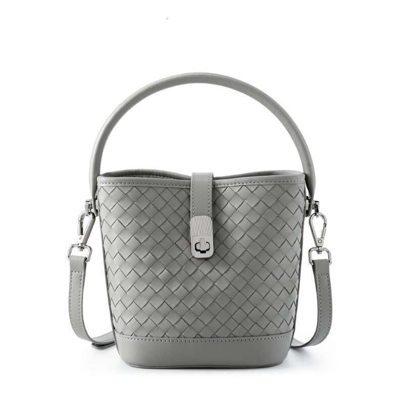 Top Layer Sheepskin Woven Bucket Women's 2025 New Handheld Crossbody High-end Commuter Shoulder Bag for Women GUHUISHU