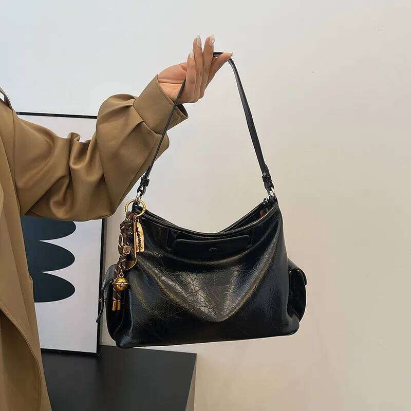 Chic Designer Letter Crossbody Bag High End Leather Tote For Women Minimalist Vintage Commuter Stylish Large Capacity