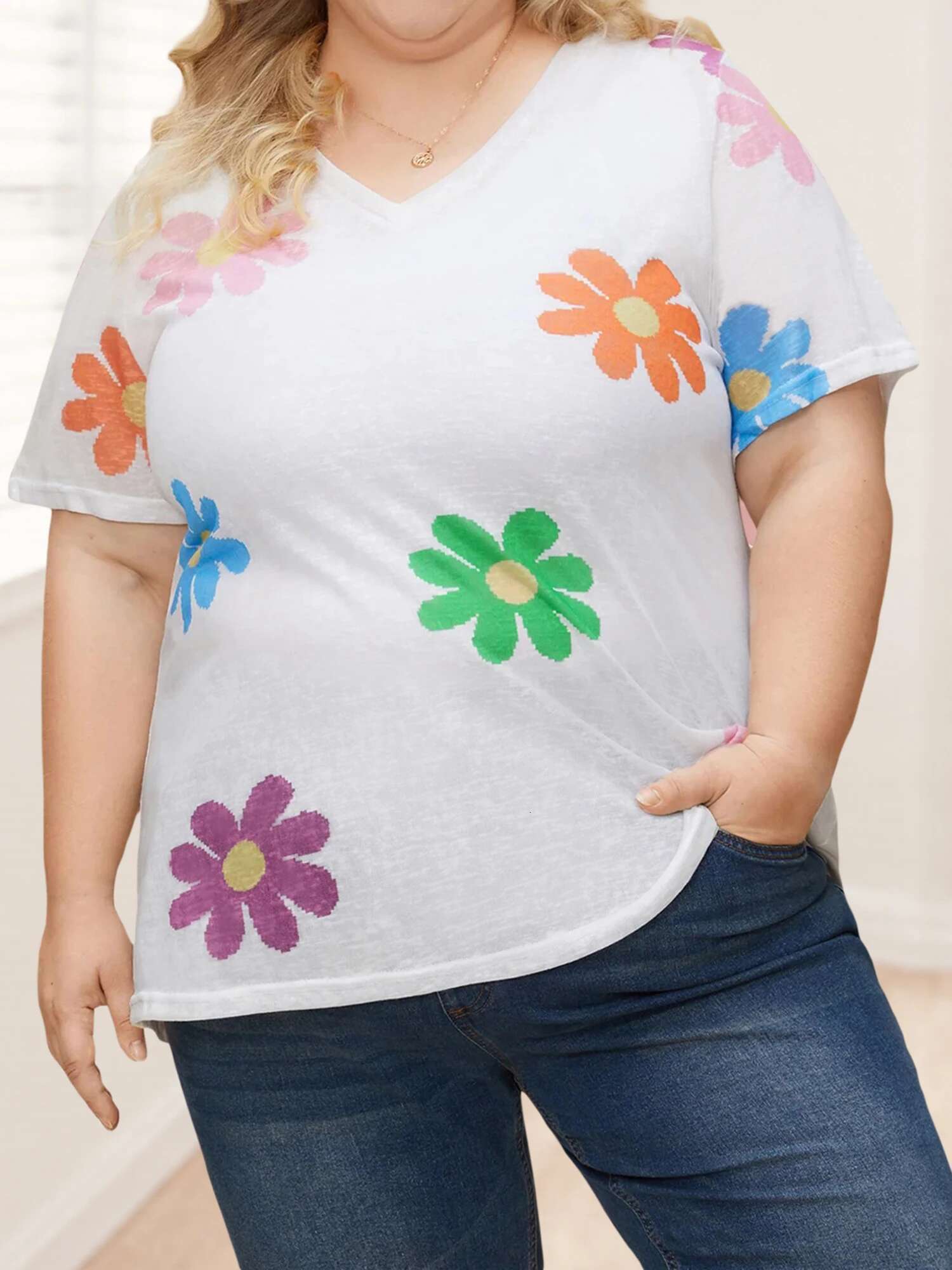 Womens T-shirt Round Neck Sleeveless Graphic Print Tank Top for Chic and Trendy Summer Style in the City