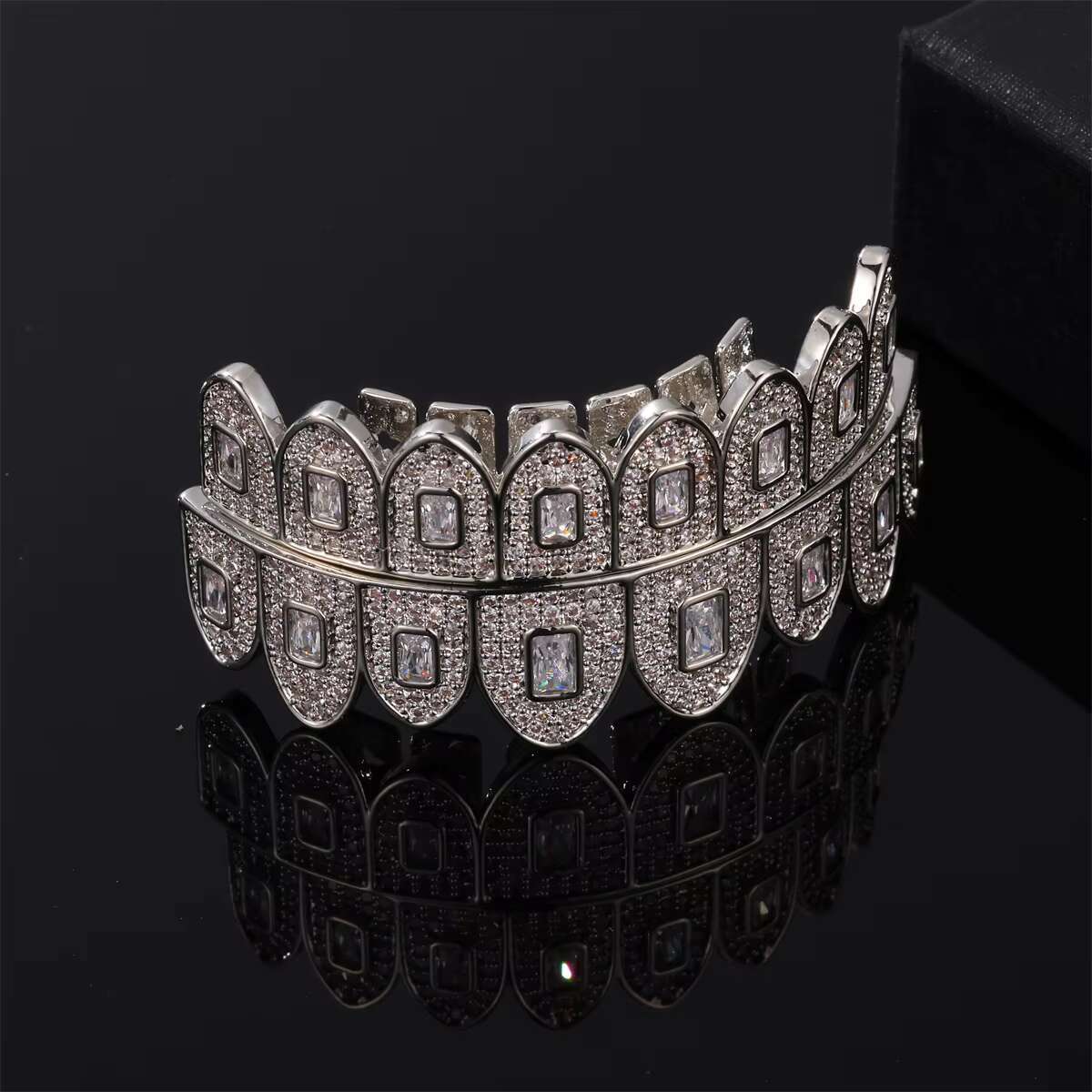 DE Creative Hip Hop Fashion Jewelry; Shining Grillz; Short Tooth Set with Large Square Moissanite