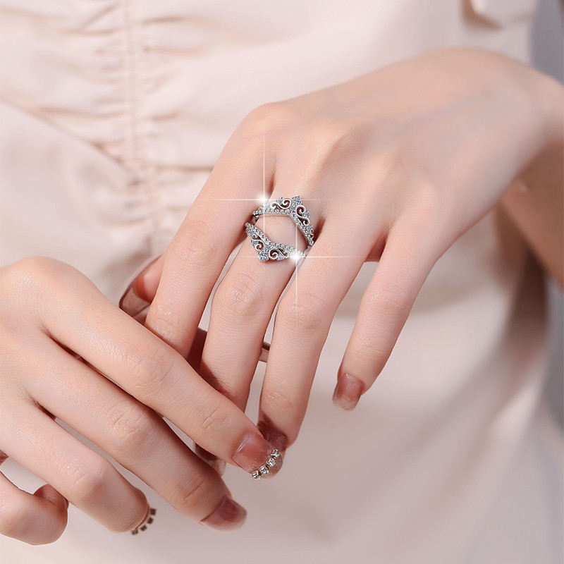 Trendy Moissanite Ring in S925 Sterling Silver, Crown Design, Wide Band, Perfect for Engagements and Weddings, Fashionable Jewelry for Women, Cross-Bo