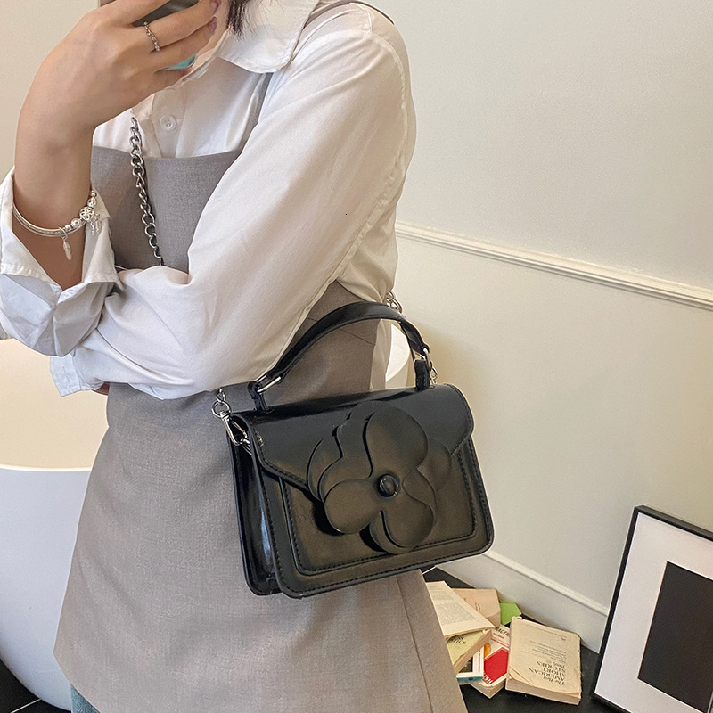 designer Women's Bag 2025 New Summer Fresh Literary Flower Small Square Bag Sweet Cute Crossbody Underarm Bag Trend