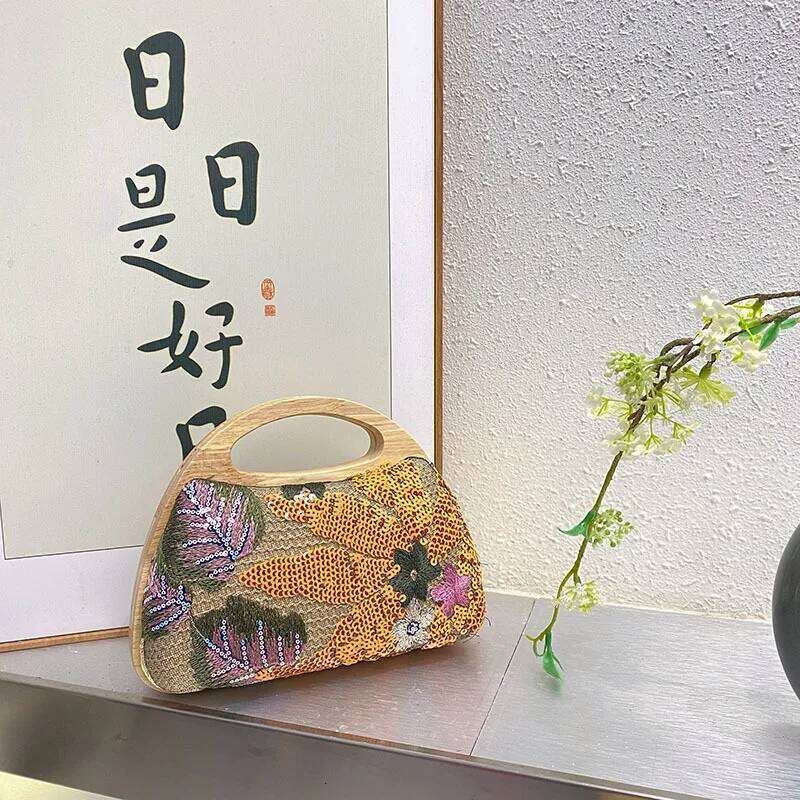 FIRMRANCH Special Wooden Sequin Embroidery Flower Handbag For Evening Party Gentle Aristocratic Temperament Bead Shell Bag