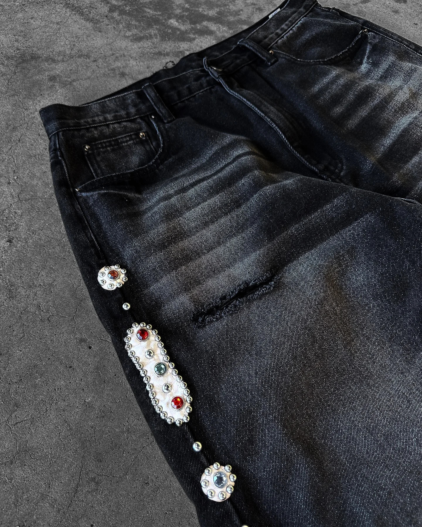 Punk Vintage Rhinestone Embellished Black Jeans Y2k American Style Streetwear Baggy Wide Leg Jeans Men Women Ripped Denim Pants 250603