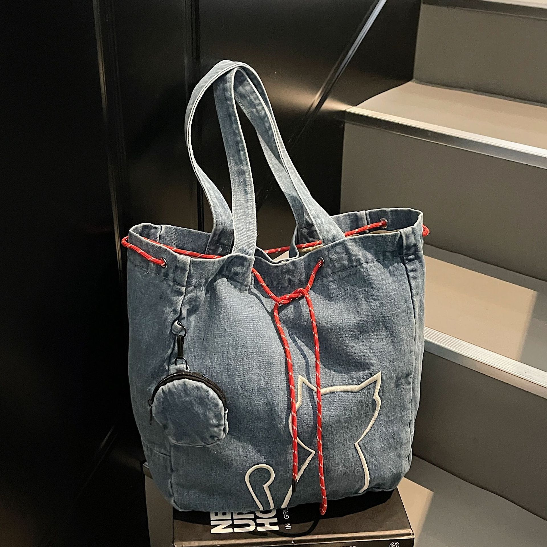 designer 2025 New Simple Embroidered Denim Large Bag Fashion Casual Versatile Tote Bag Large Capacity Shoulde