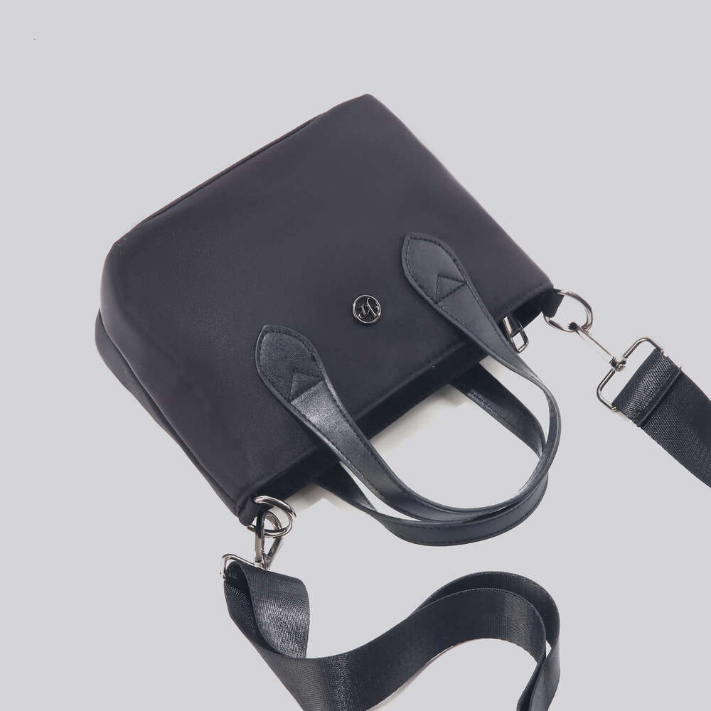 Seasonal New Large Capacity Crossbody for Women Fashionable Textured Handheld Basket Versatile Solid Color Simple Bucket Bag