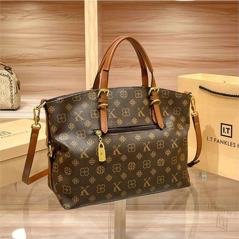 Ladies' Light 2025 New High-End Designer Fashion Retro Handbag Shoulder Large Capacity Crossbody Tote Bag