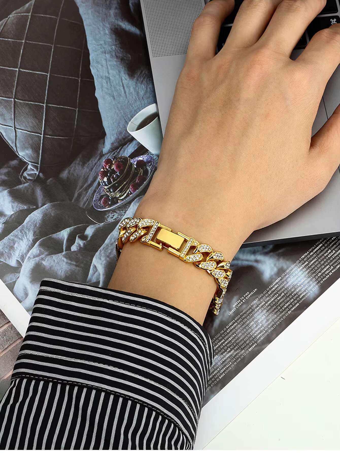 HIP HOP Style for Wedding Gift Made of Zinc Alloy Hot Sale Gold Silver Plated Diamond Iced Out Miami Cuban Link Chain Bracelet