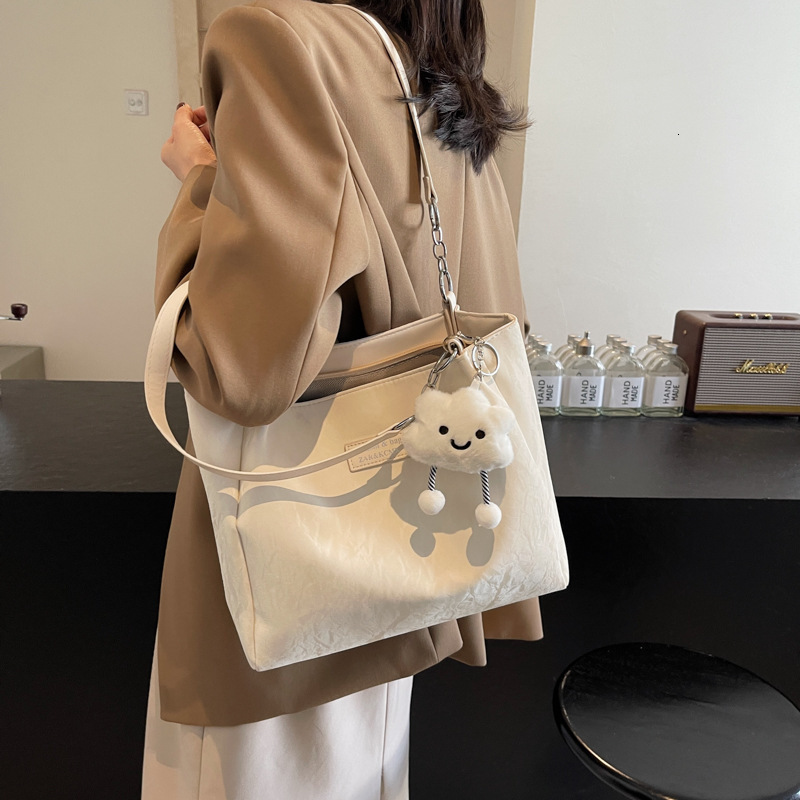 designer Casual Simple Underarm Bag 2025 New Versatile Fashion Commuter Shoulder Bag High-end Large Capacity Tote Bag for