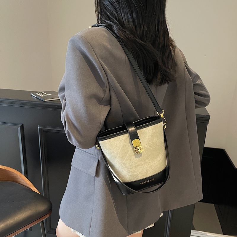 designer 2025 New Stylish Color-Block High-End Handheld Bucket Bag Fashion Simple Versatile Commuter Women's Crossbody Bag
