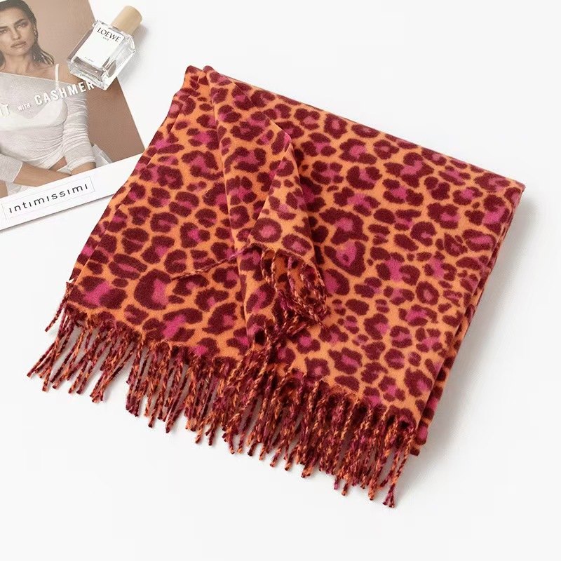 T914 new scarf leopard print ethnic style cotton and linen feel scarf female cashmere tassel travel beach towel shawl