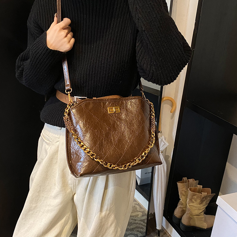 designer High-End Chain Quilted Chain Bucket Bag 2025 Winter New Fashion Handbag Shoulder Crossbody Bag for Women