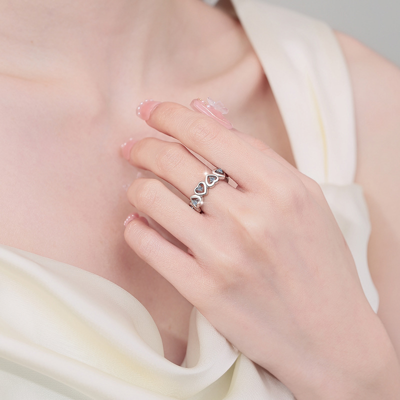 Elegant Heart-Shaped Moissanite Ring in S925 Sterling Silver, Lightweight Luxury for Women, Perfect for Engagements and Special Occasions, Cross-Borde