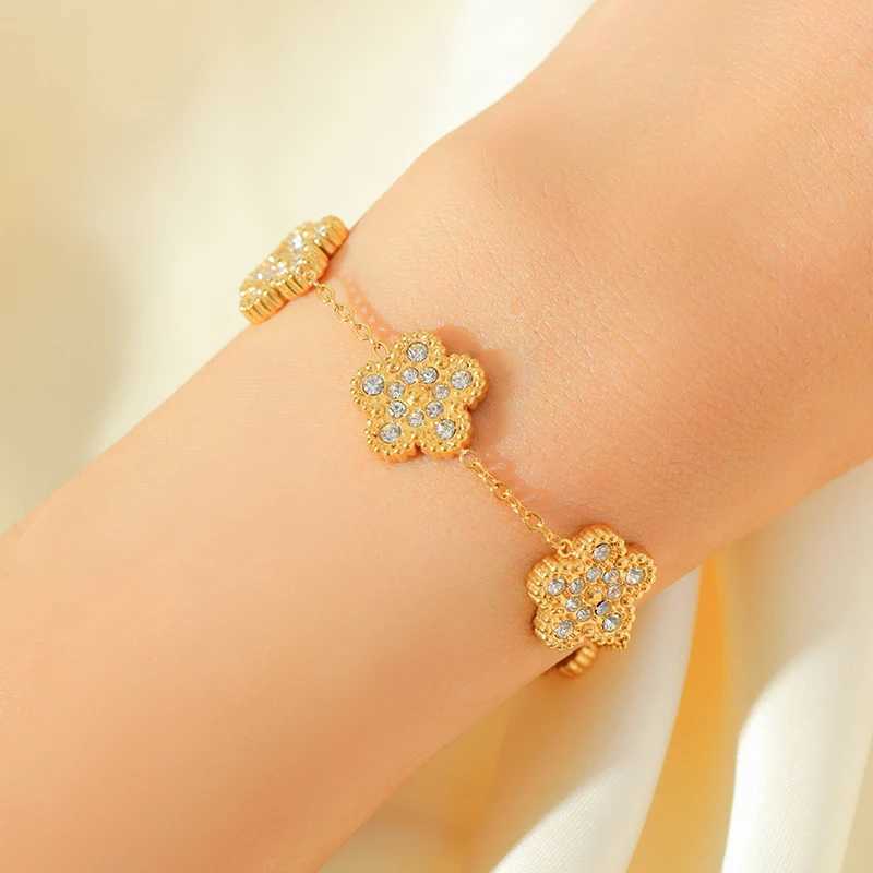 EILIECK New Fashion Stainless Steel White Zircon Necklace Earrings Set For Women Trendy Flower Jewelry Set Gift Z250607