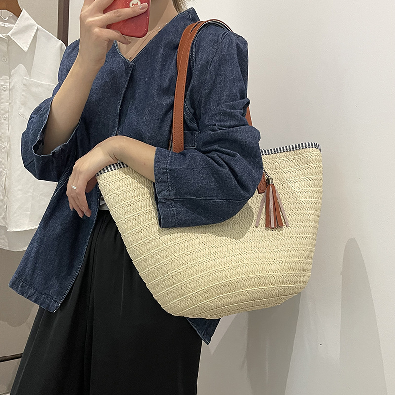 designer Straw Woven Bag for Women Large Capacity Woven 2025 New Versatile High-end Vacation Shoulder Bag Beachside Beach Women's Bag