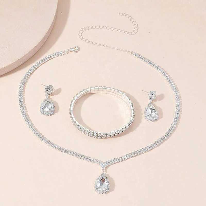 4 Pieces Luxurious Jewelry Set Exquisite Rhinestone Pendant Elegant Womens Crystal Silver Plated Necklace Earrings Set Z250607
