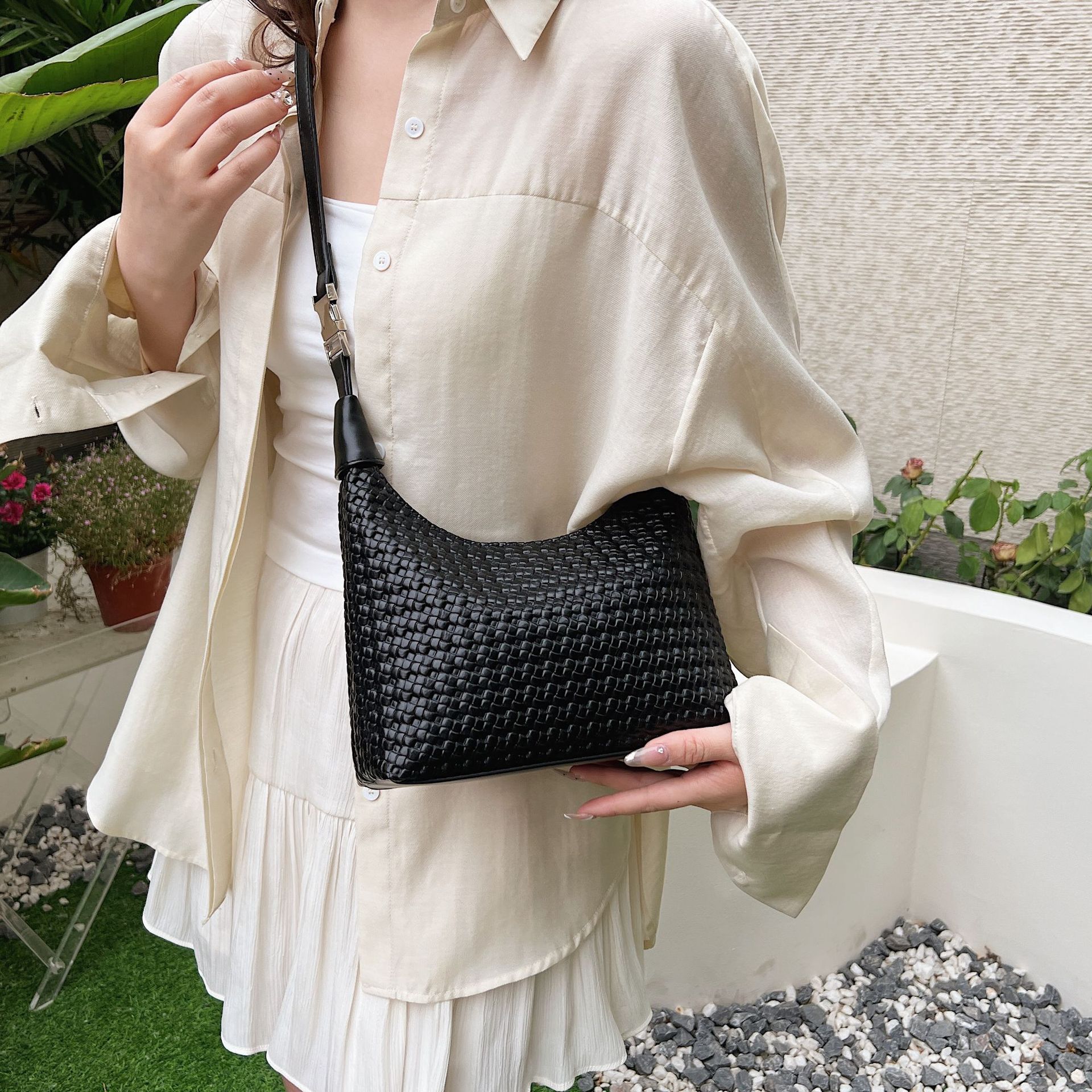 designer Large Capacity Underarm Bag for Women 2025 New Fashion Woven Shoulder Crossbody Bag Solid Color Handheld Dumpling Bag