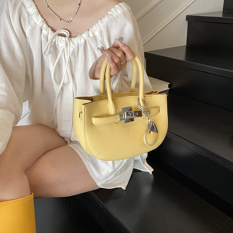 designer Foreign Trade Trend Handheld Small Bag for Women 2025 New Fashion Versatile Shoulder Bag Niche High-Quality Texture Crossbody Bag