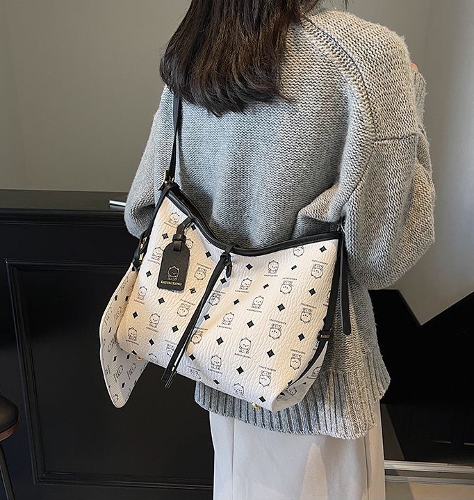 Hot Free Shipping Luxury Fashion Casual Shoulder Bag Saddle Bag Shoulder Handbag Fashionable Letter Daily Flap for Women Designer Shoulder Bags woman 
