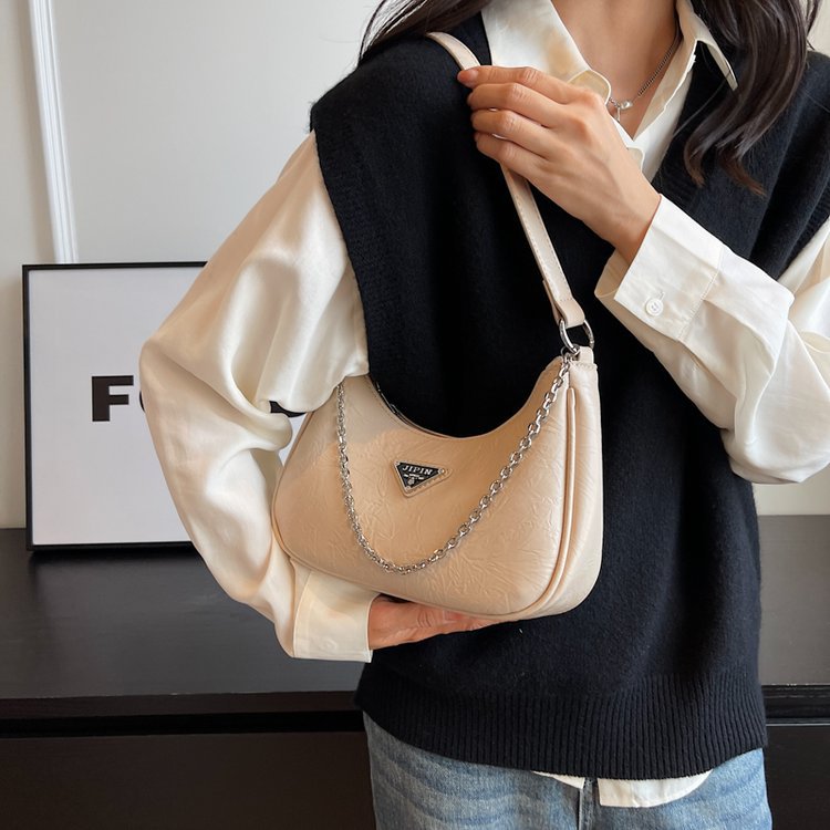 New senior sense of foreign style small fashion design bag women popular crossbody bag shoulder armpit 2025s hot