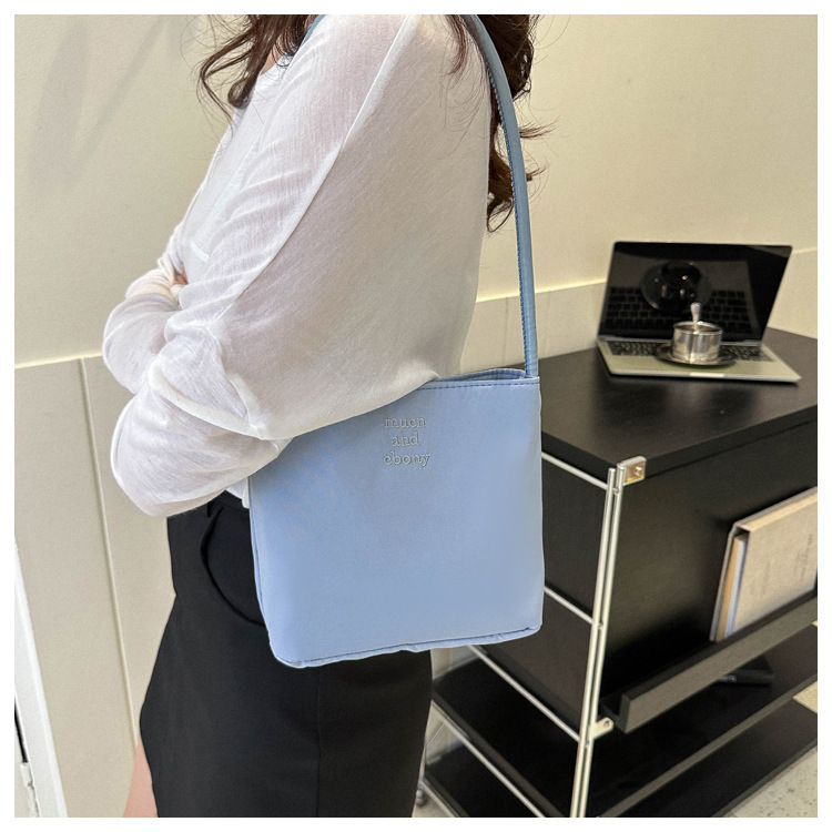 Luxury Wallet Free Shipping 2025 New Designer Bag High Elasticity Waterproof Nylon Multi Functional Leisure Shoulder Bag Fashion Embroidery Handbag