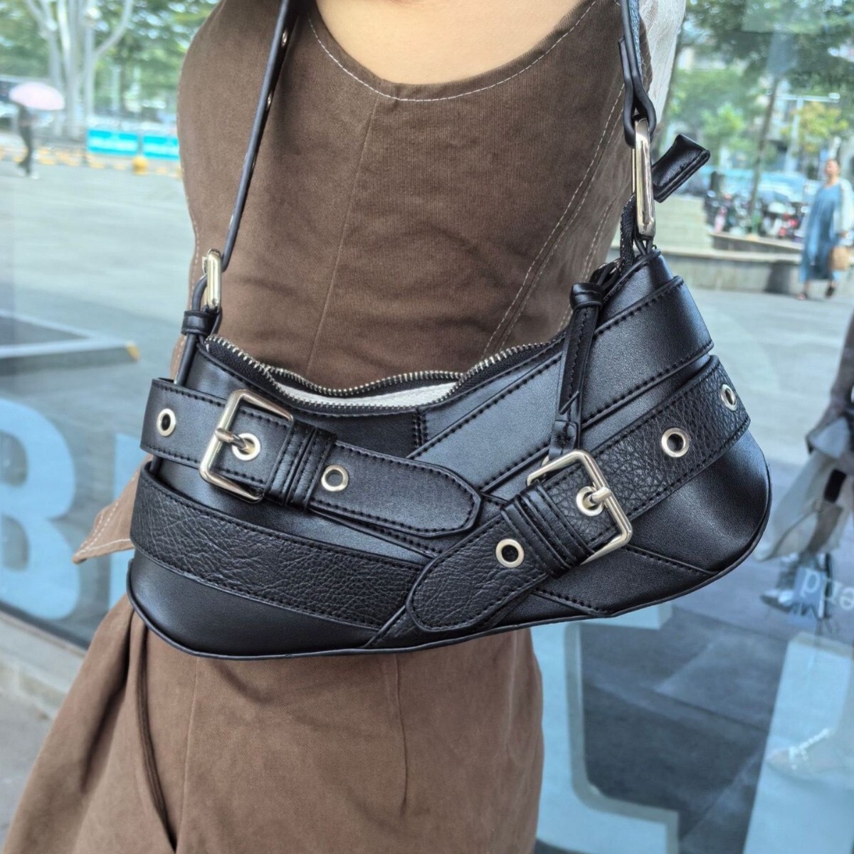 Free Shipping Designer Bag ZR Home 2025 New Black Belt Adorned Women's Fashion Single Shoulder Underarm Motorcycle Splicing High Grade Feel Stick