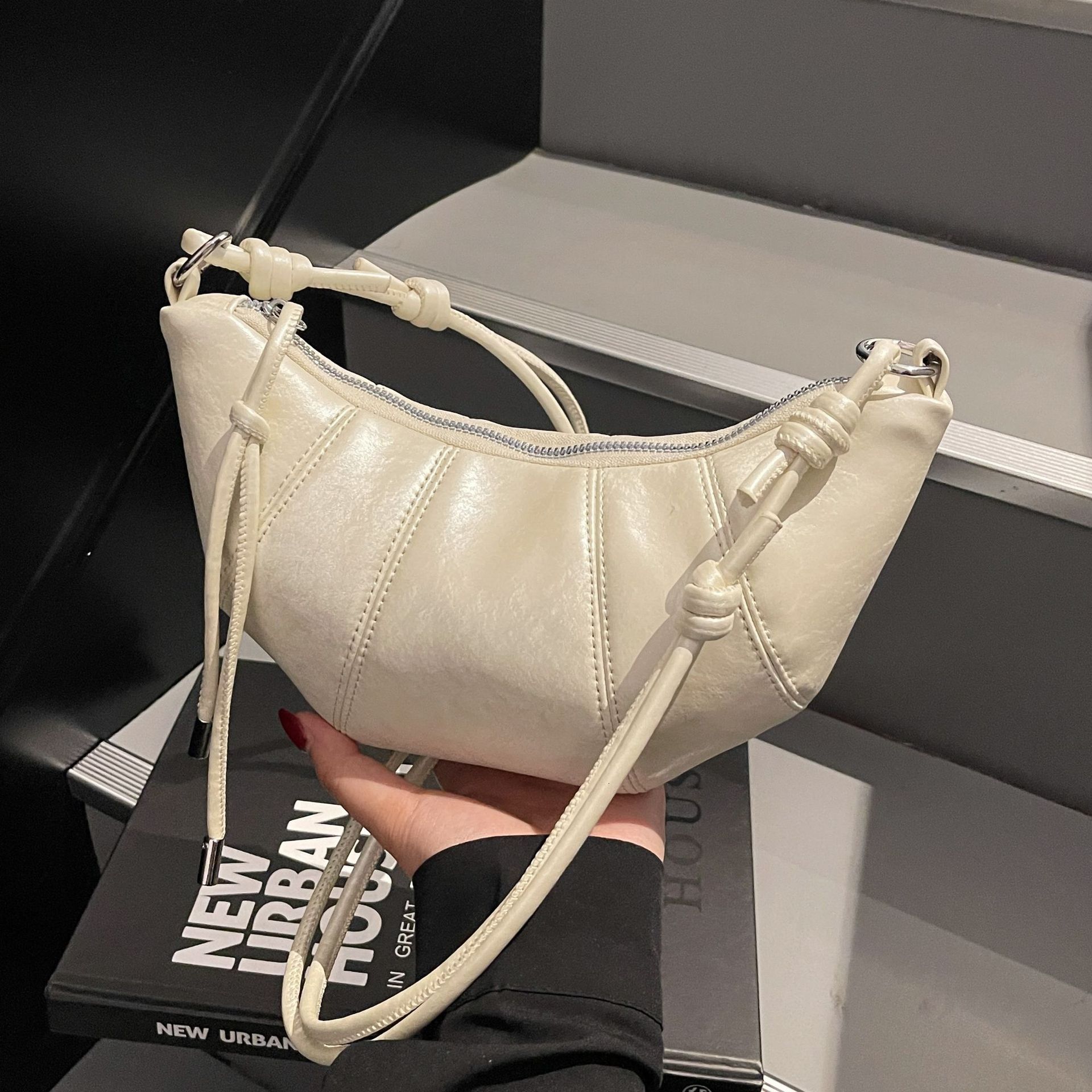designer Niche Design Croissant Bag 2025 Spring New Fashionable Women's Bag Stylish Splicing Single Shoulder Crossbody Dumpling Bag