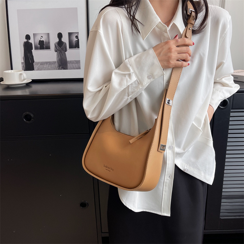 designer Niche Design Crossbody Bag 2025 New High-end Fashion Women's Bag Versatile Texture Casual Shoulder Underarm Bag Trend