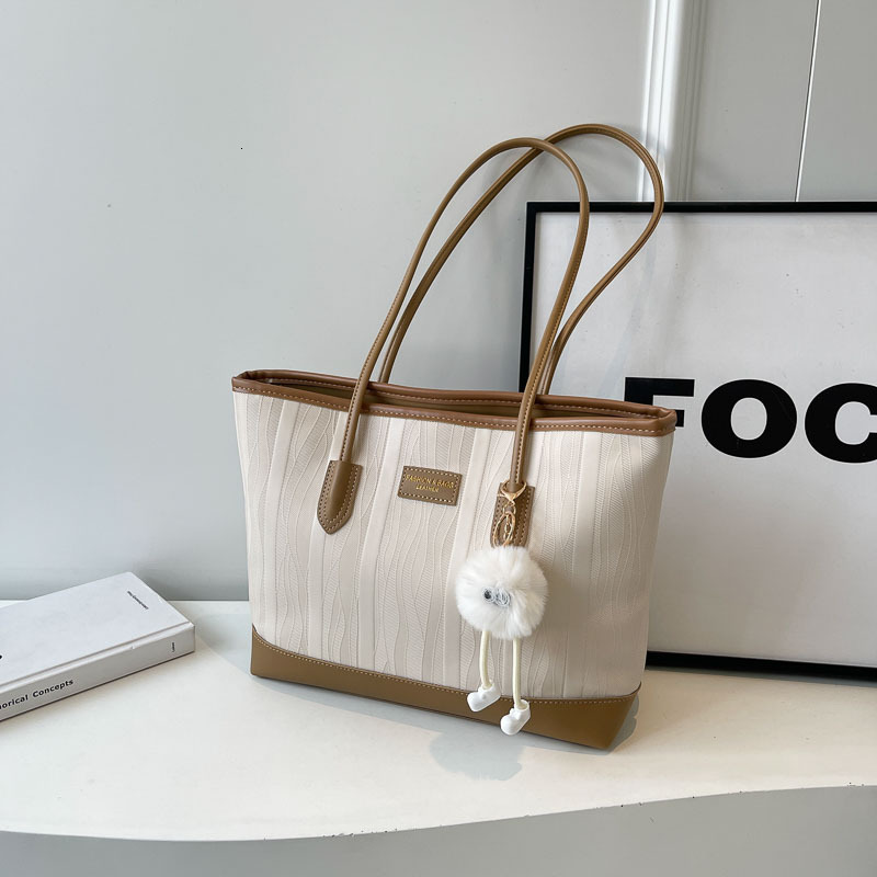 designer Large Capacity Commuter Tote Bag 2025 New Niche Versatile Color-Block Handbag Fashion Simple Shoulder Underarm Bag