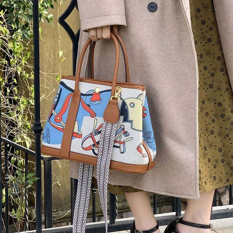 Classic Vintage Style Canva Women's Handbag Large Capacity Floral Print Tote Fashionable Shoulder Bag With Internal Pocket