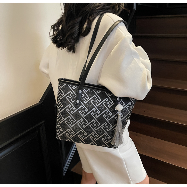 Luxury Brand Designer Bag Wanji Pattern Handheld Tote Bag 2025 New Ethnic Style Commuter Large Bag Light Luxury Fashion Large Capacity Single Shoulder