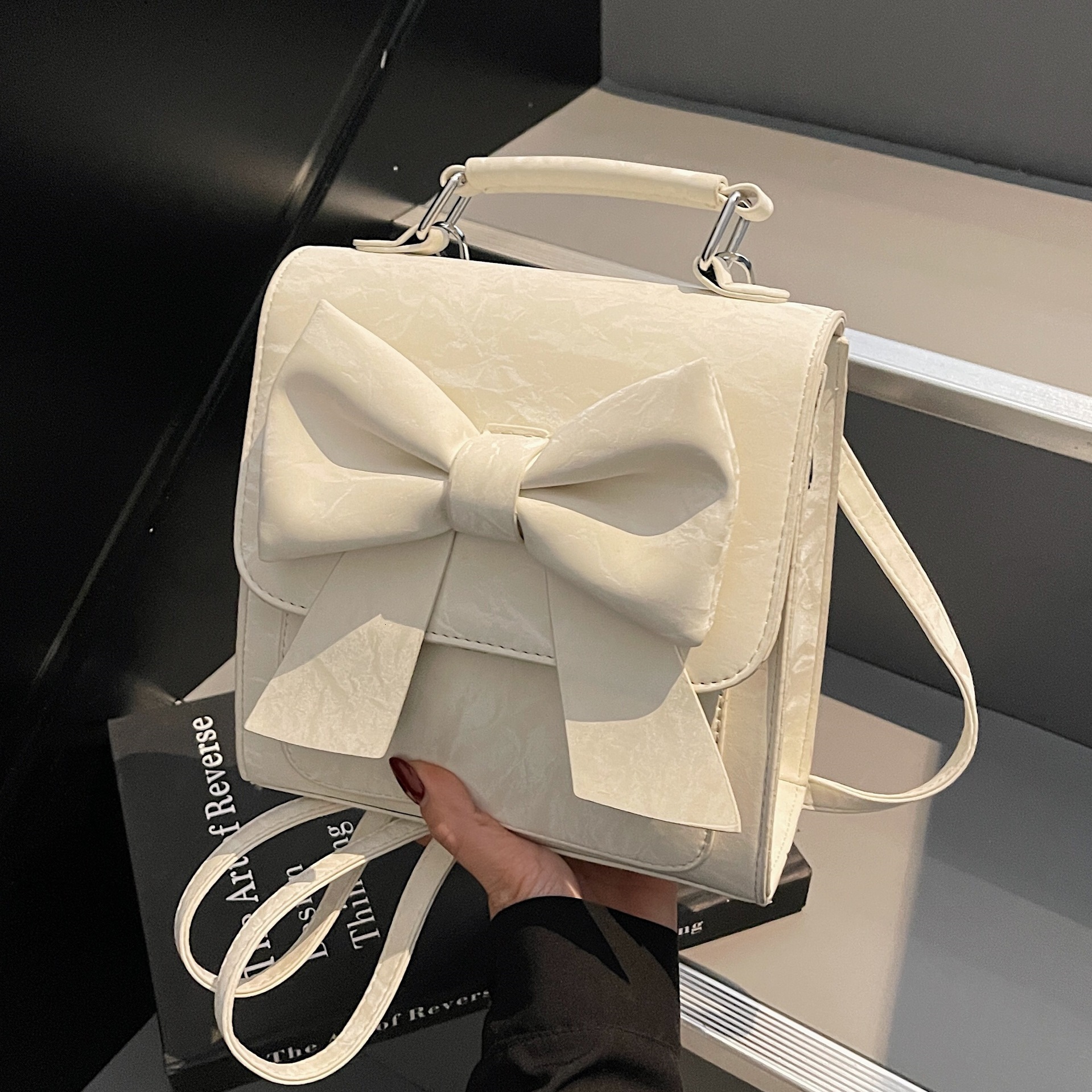 designer Women's Backpack 2025 New Style Textured Niche Design Handheld Korean Version Bowknot School Bag Casual Travel Backpack