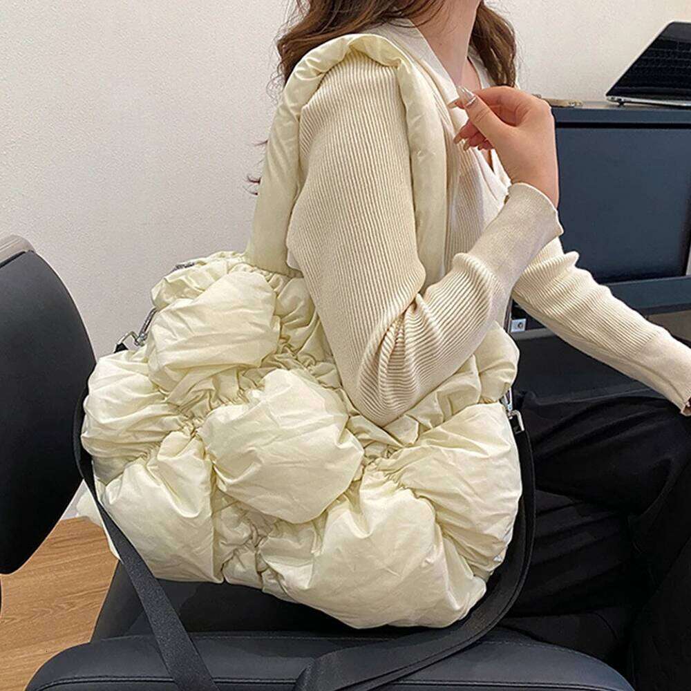 Hot Selling Overlarge Ruched Shoulder Quilted Handbags Puffy Designer Bag Padded Crossbody Bags For Women Big Shopper Tote Lingge Purses