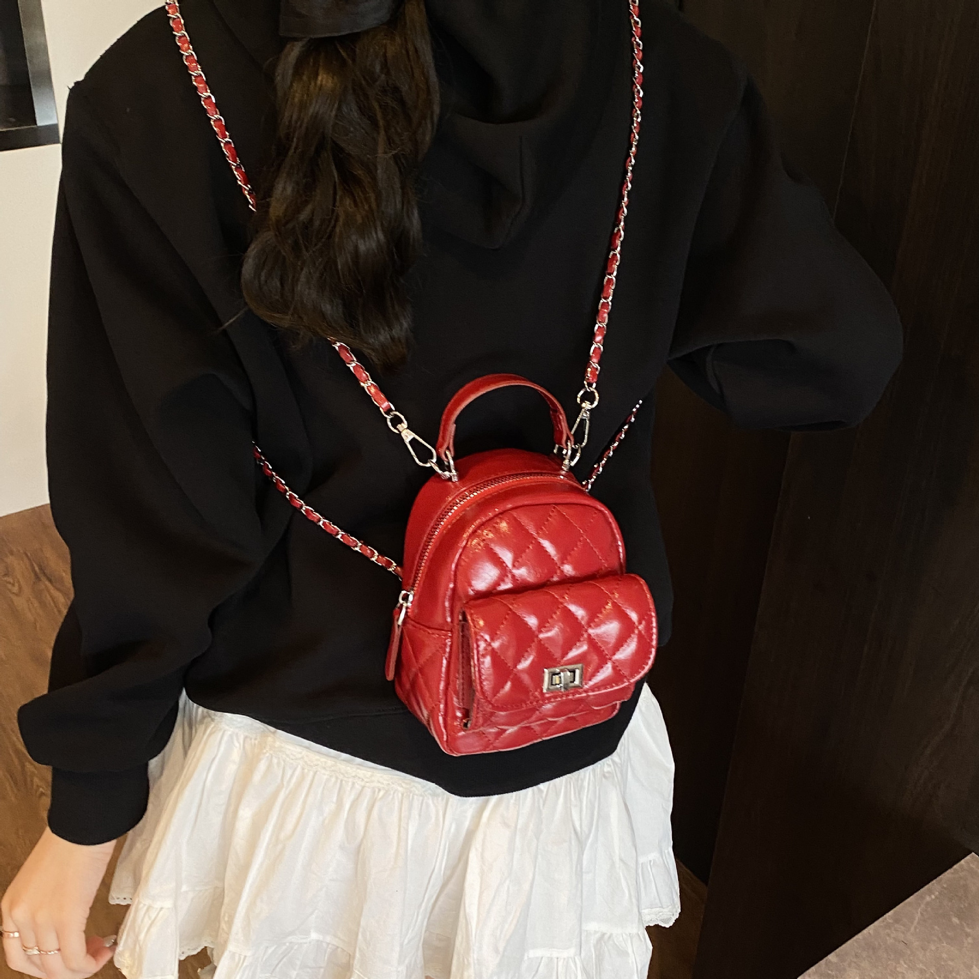 designer High-End Niche Quilted Chain Backpack for Women 2025 New Fashion Versatile Small Backpack Handbag