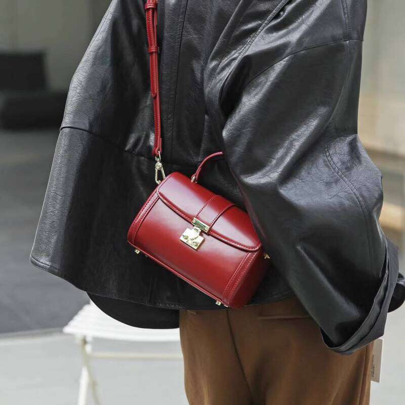 Oushangdian Women s New Genuine Leather Handbag Small Box High end Niche Versatile Shoulder Crossbody Bag Trendy