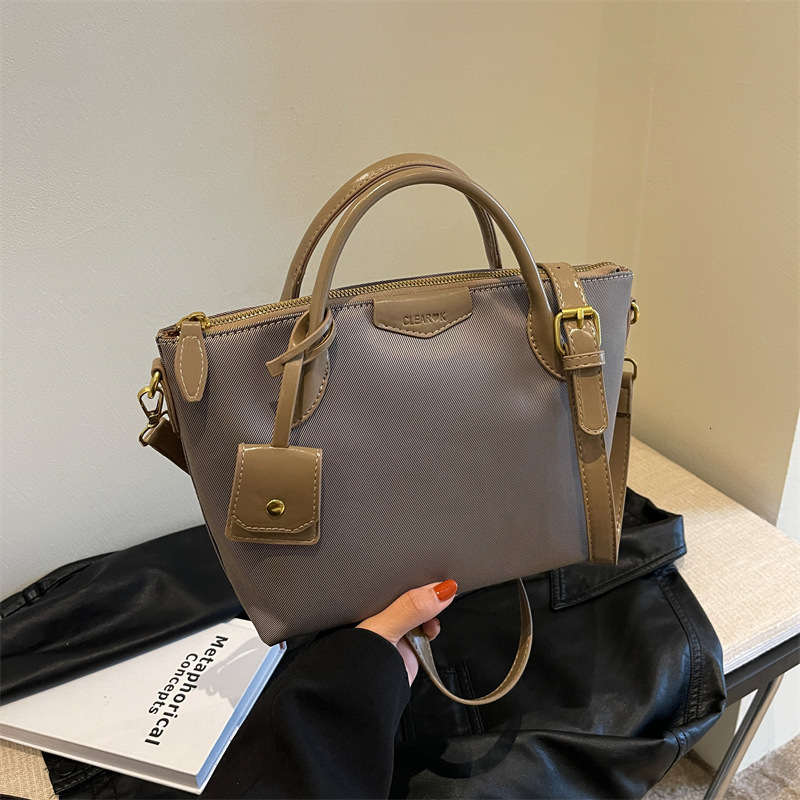 designer Oxford Cloth Bag for Women, Large Capacity 2025 New Style, High-end Versatile Crossbody Bucket Bag, Handheld Commuter Tote Bag