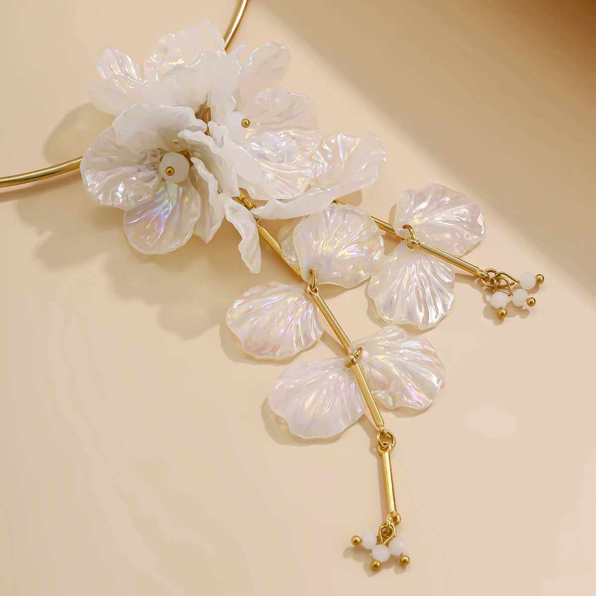 Ingemark Creative Punk Torques Chain Necklace Women Wed Bridal Elegant White Flower Hanging Drop Earrings Wed Bridal Jewelry Set Z250607