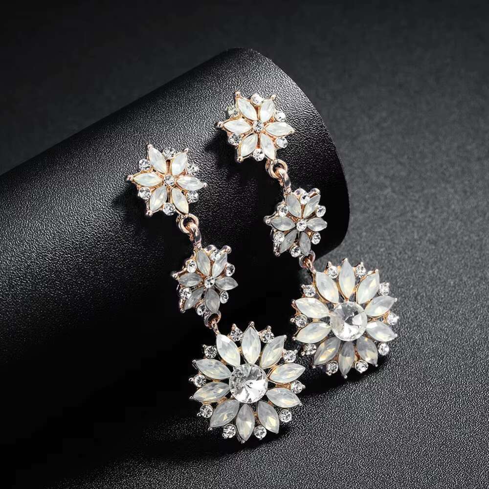 Hot Sell Ladies Earrings Designs Pictures Gold Color Crystal Earring